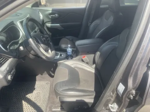 More photos of 2018 Jeep Cherokee Latitude Plus at Glass Capital CDJR, IN