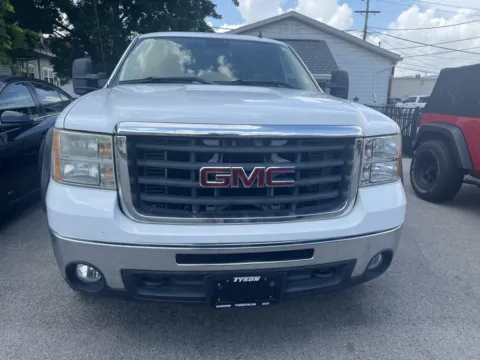 More photos of 2009 GMC Sierra 2500HD SLE at Glass Capital CDJR, IN