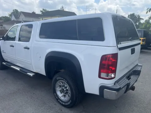 More photos of 2009 GMC Sierra 2500HD SLE at Glass Capital CDJR, IN