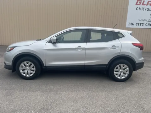 More photos of 2019 Nissan Rogue Sport S at Glass Capital CDJR, IN