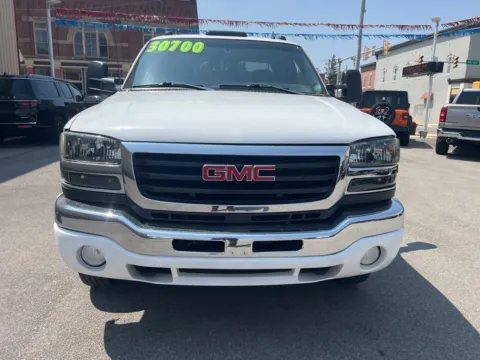More photos of 2006 GMC Sierra 3500 SLE2 at Glass Capital CDJR, IN