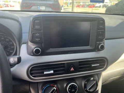 More photos of 2019 Hyundai Kona SE at Glass Capital CDJR, IN