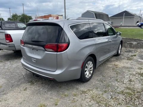 More photos of 2020 Chrysler Pacifica Touring L at Glass Capital CDJR, IN
