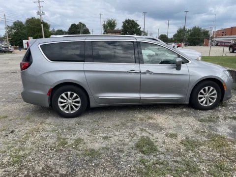 More photos of 2020 Chrysler Pacifica Touring L at Glass Capital CDJR, IN