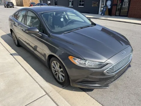 More photos of 2017 Ford Fusion SE at Glass Capital CDJR, IN