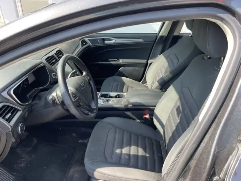 More photos of 2017 Ford Fusion SE at Glass Capital CDJR, IN
