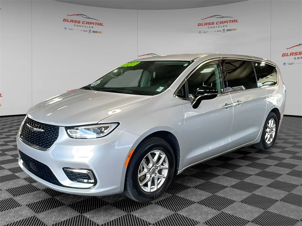 Silver 2024 Chrysler Pacifica Touring L for sale in Dunkirk, IN