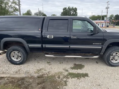 More photos of 2001 Chevrolet Silverado 2500HD LS at Glass Capital CDJR, IN