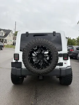 More photos of 2015 Jeep Wrangler Unlimited Rubicon at Glass Capital CDJR, IN