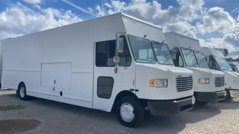 White 2016 Freightliner MT55 Chassis for sale in Sanford, FL
