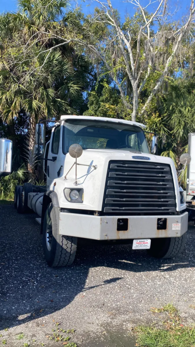 White 2015 Freightliner 108 SD for sale in Sanford, FL