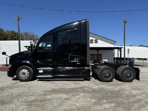 More photos of 2021 Kenworth T680 at DeBary Truck Sales, FL