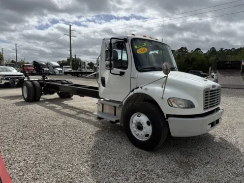More photos of 2018 Freightliner M2 106 at DeBary Truck Sales, FL