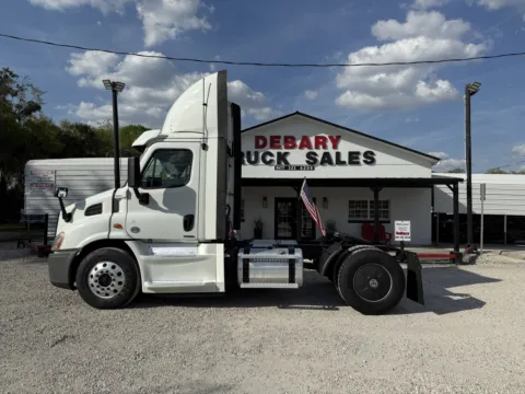 More photos of 2019 Freightliner Cascadia at DeBary Truck Sales, FL
