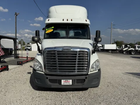 Another view of 2019 Freightliner Cascadia for sale in Sanford, FL at DeBary Truck Sales