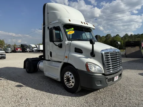 Another view of 2019 Freightliner Cascadia for sale in Sanford, FL at DeBary Truck Sales