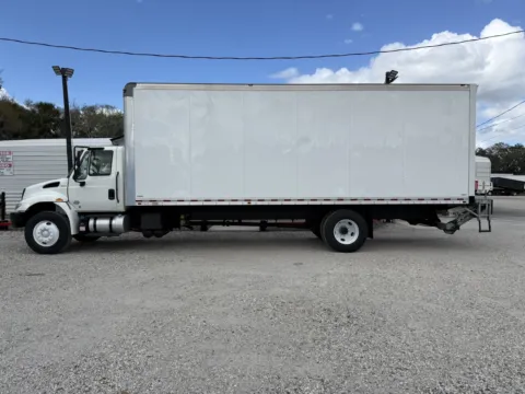More photos of 2018 International DuraStar 4300 at DeBary Truck Sales, FL