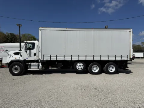 More photos of 2015 Freightliner 108 SD at DeBary Truck Sales, FL
