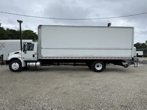 More photos of 2019 International DuraStar 4300 at DeBary Truck Sales, FL