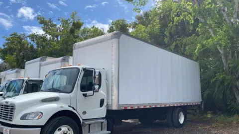 White 2018 Freightliner M2 106 for sale in Sanford, FL