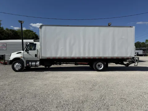 More photos of 2018 International DuraStar 4300 at DeBary Truck Sales, FL