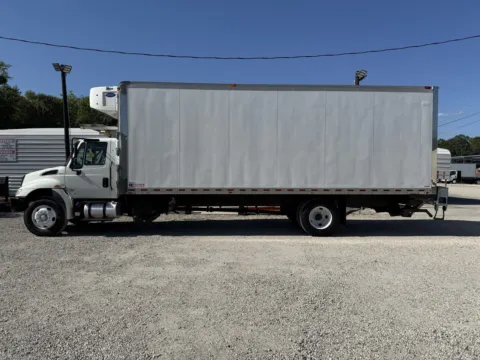 More photos of 2019 International DuraStar 4300 at DeBary Truck Sales, FL