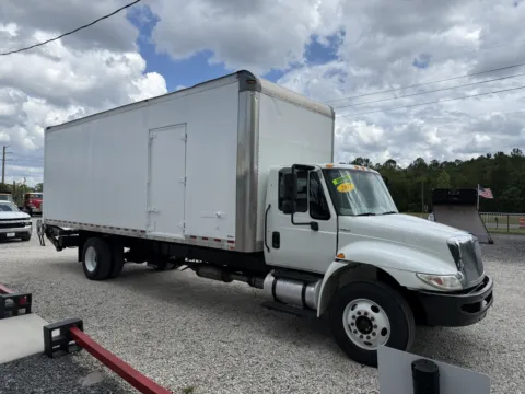 More photos of 2017 International DuraStar 4300 at DeBary Truck Sales, FL