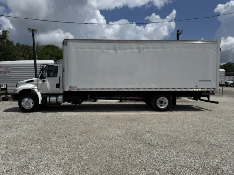 More photos of 2019 International DuraStar 4300 at DeBary Truck Sales, FL