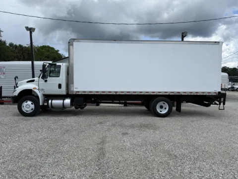 More photos of 2019 International DuraStar 4300 at DeBary Truck Sales, FL