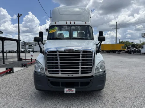Another view of 2018 Freightliner Cascadia for sale in Sanford, FL at DeBary Truck Sales