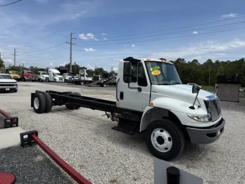 More photos of 2019 International DuraStar 4300 at DeBary Truck Sales, FL