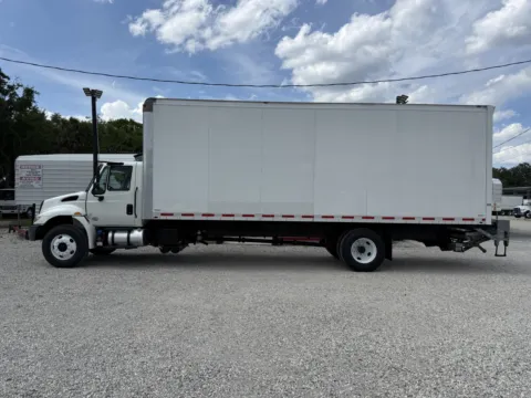 More photos of 2019 International DuraStar 4300 at DeBary Truck Sales, FL