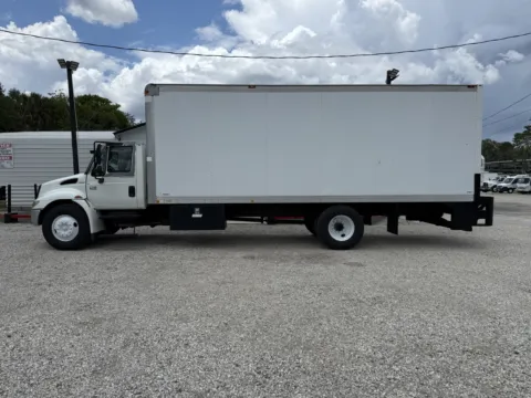More photos of 2006 International DuraStar 4300 at DeBary Truck Sales, FL