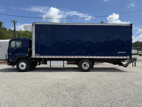 More photos of 2019 Isuzu FTR at DeBary Truck Sales, FL