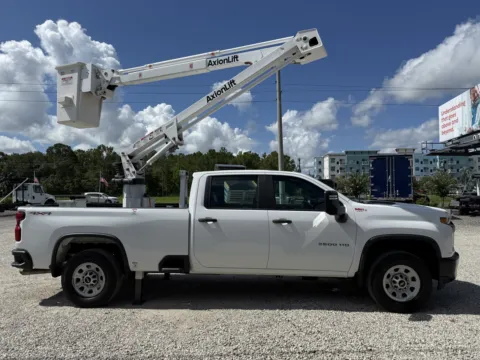 More photos of 2022 Chevrolet Silverado 3500HD Bucket Truck at DeBary Truck Sales, FL