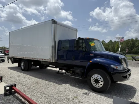 More photos of 2018 International DuraStar 4300 at DeBary Truck Sales, FL