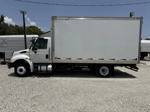 More photos of 2019 International DuraStar 4300 at DeBary Truck Sales, FL