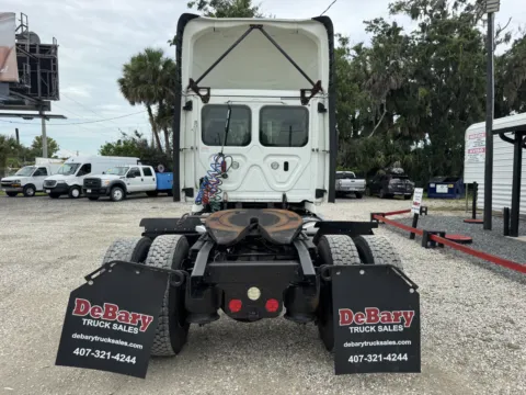 More photos of 2018 Freightliner Cascadia at DeBary Truck Sales, FL