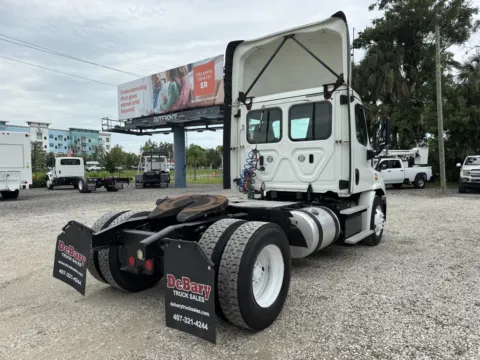 More photos of 2018 Freightliner Cascadia at DeBary Truck Sales, FL
