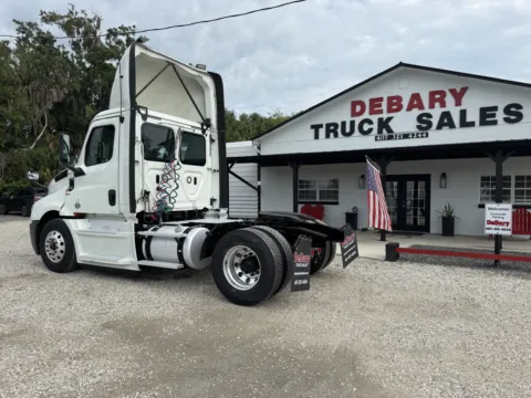 More photos of 2019 Freightliner Cascadia at DeBary Truck Sales, FL