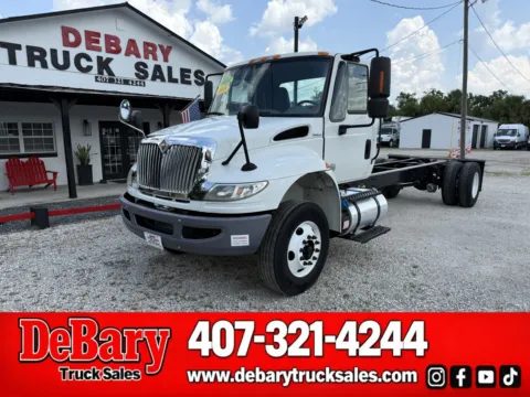 White 2018 International 4300 for sale in Sanford, FL