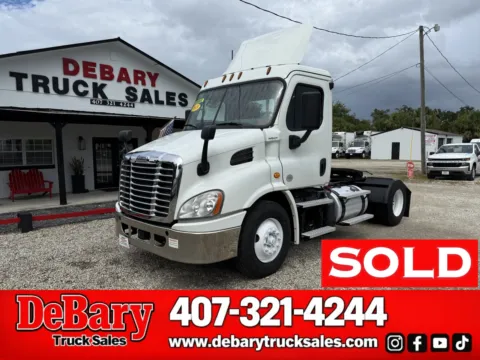 White 2019 Freightliner Cascadia 118 for sale in Sanford, FL
