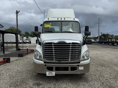 Another view of 2019 Freightliner Cascadia 118 for sale in Sanford, FL at DeBary Truck Sales
