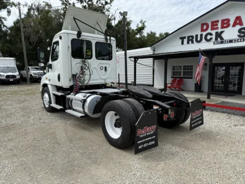 More photos of 2019 Freightliner Cascadia 118 at DeBary Truck Sales, FL