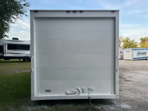 More photos of 2016 Supreme Dry Van at DeBary Truck Sales, FL