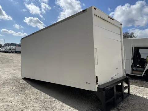 More photos of 2017 Supreme Dry Van at DeBary Truck Sales, FL