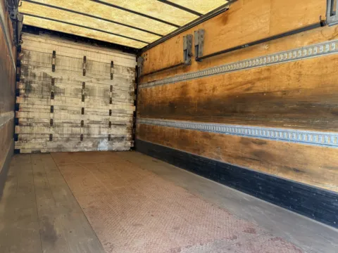 More photos of 2017 Marion Dry Van at DeBary Truck Sales, FL