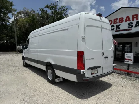 More photos of 2021 Freightliner Sprinter 3500 at DeBary Truck Sales, FL