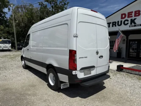 More photos of 2019 Freightliner 3500 Refrigerated Cargo Van at DeBary Truck Sales, FL