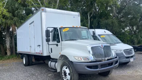 White 2016 International DuraStar 4300 for sale in Sanford, FL